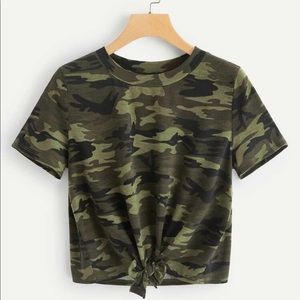 Size M, Tie-up Knotted Camo Top